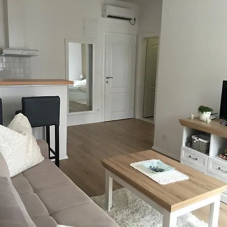 アパート Happy モスタル